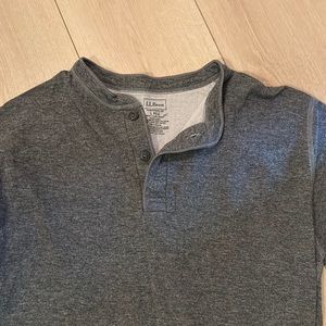 L.L Bean traditional fit outer layer long-sleeve. Comfortable fall gear. Size L